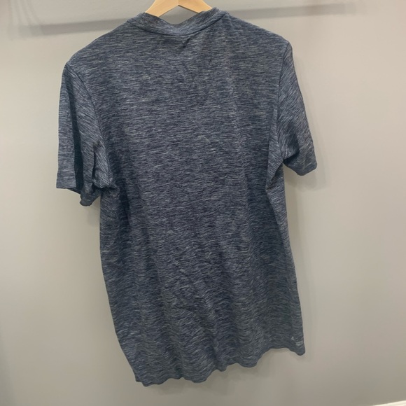 Men’s workout tshirt - Picture 2 of 3